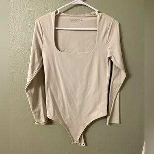 abercrombie cream bodysuit long sleeve M